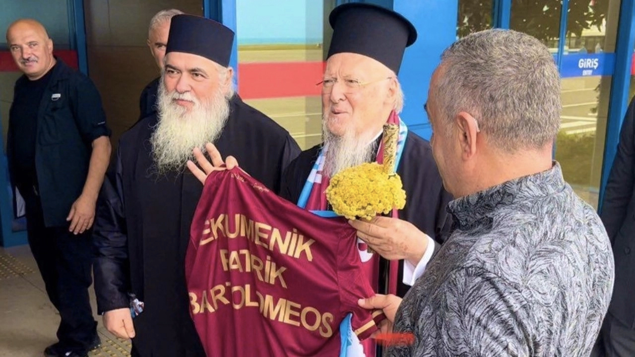 Fener Rum Patriği Bartholomeos'a verilen skandal hediyeye Cübbeli Ahmet Hoca'dan tepki
