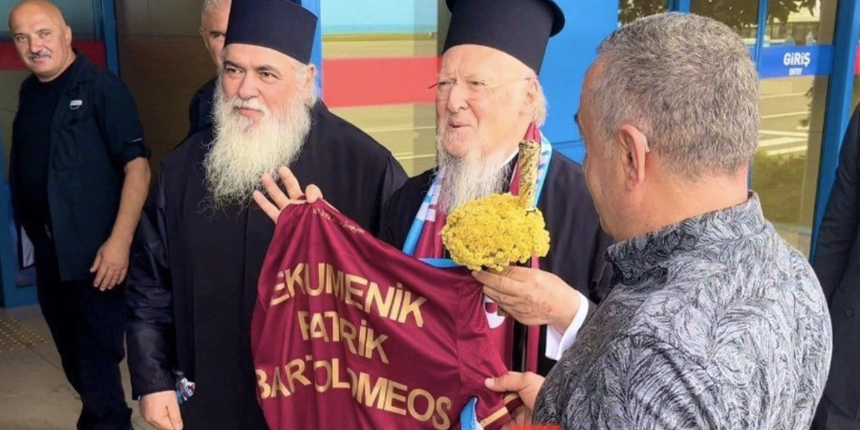 Fener Rum Patriği Bartholomeos'a verilen skandal hediyeye Cübbeli Ahmet Hoca'dan tepki