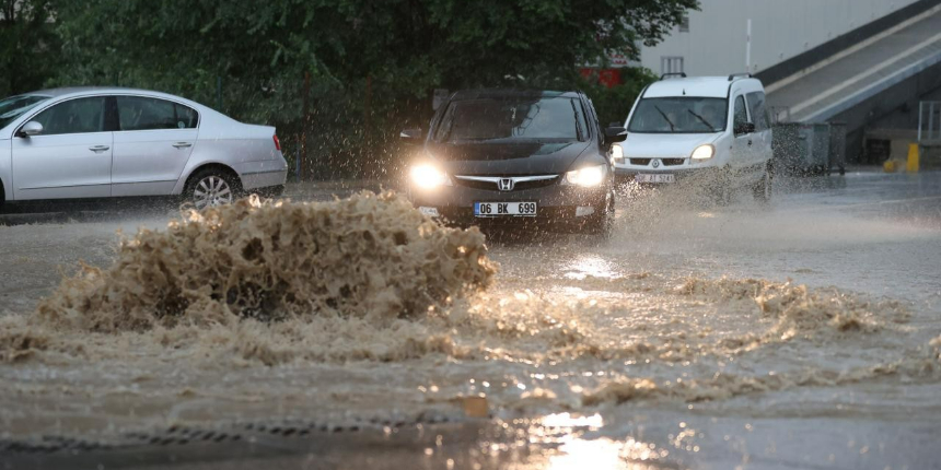 Ankara'da şiddetli yağış ve fırtına: 1 ölü, 2 yaralı