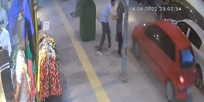 Cadde ortasında kadınları taciz etti! O anlar kamerada...