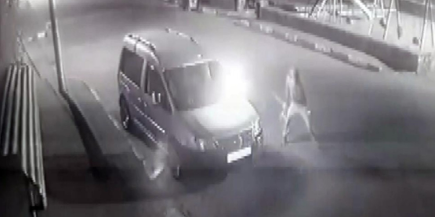 Kardeşinin aracını benzin dökerek yaktı! O anlar kamerada...