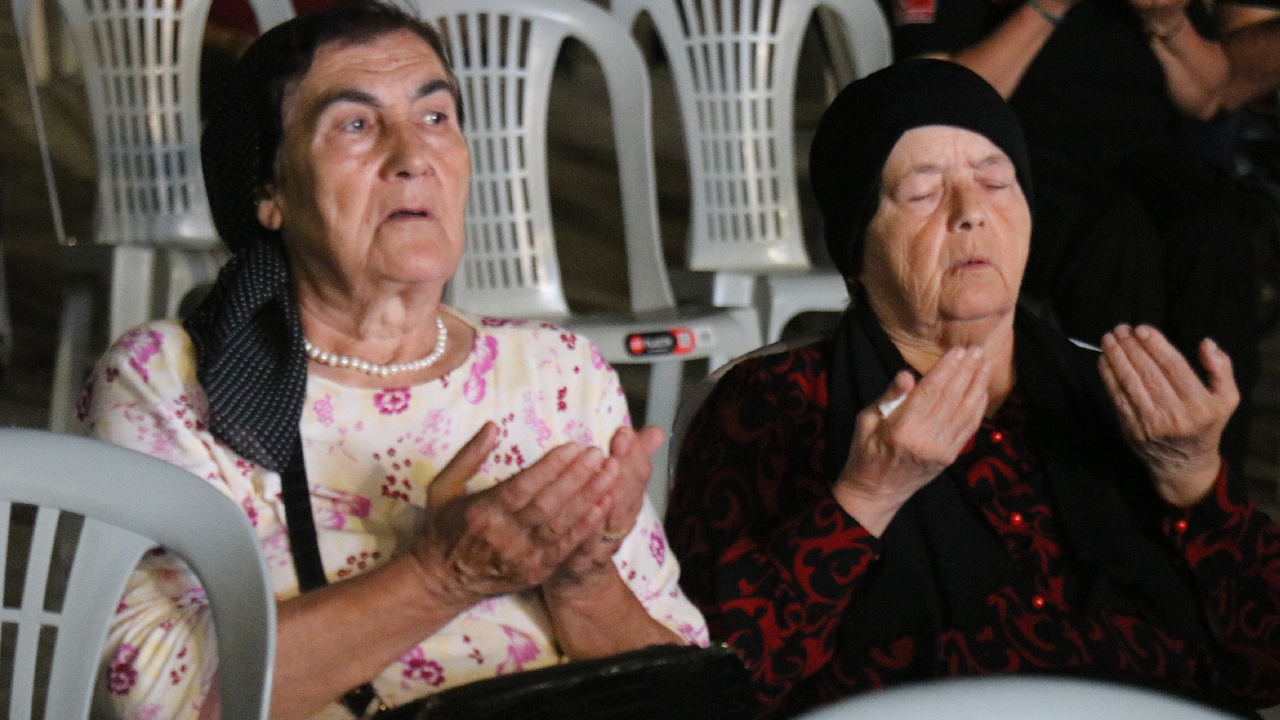 Depremin 23’üncü yılında, hayatını kaybedenler gözyaşlarıyla anıldı