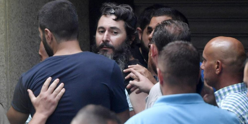 Beyrut'ta bankadaki parasını çekemeyince 6 kişiyi rehin alan zanlı serbest bırakıldı