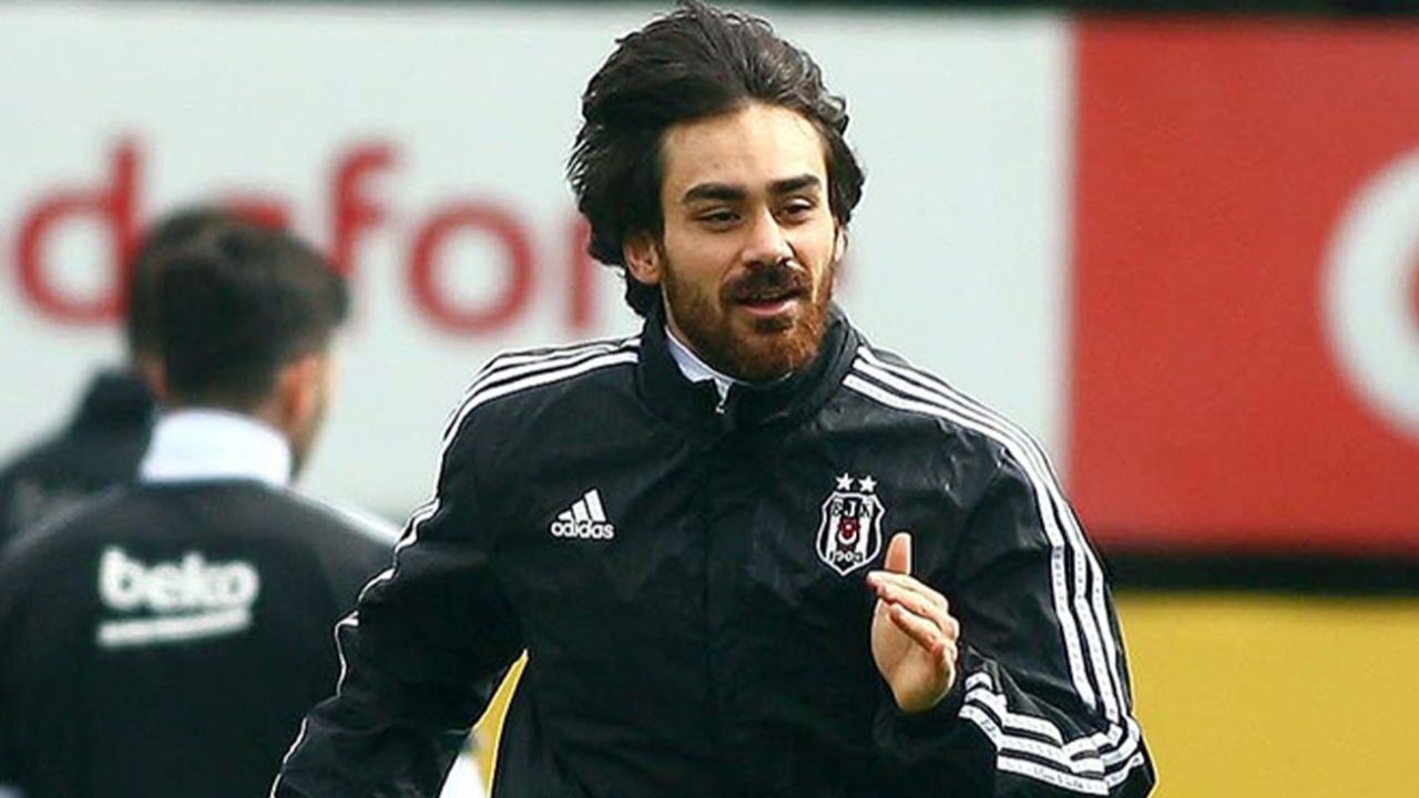 Beşiktaşlı eski futbolcu Veli Kavlak futbol kariyerini bitirdiğini açıkladı