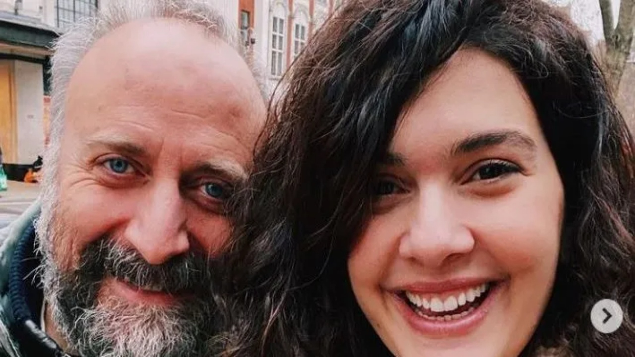 Bergüzar Korel yıllardır kıvırcık olan saçlarına veda etti! İşte oyuncunun yeni imajı!