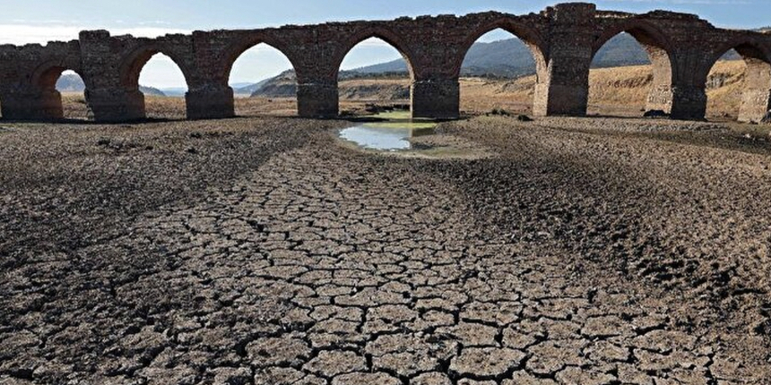 Avrupa'da kuraklık tehlikeli seviyeye ulaştı: Nehirler kuruyor, insan hayatı risk altında