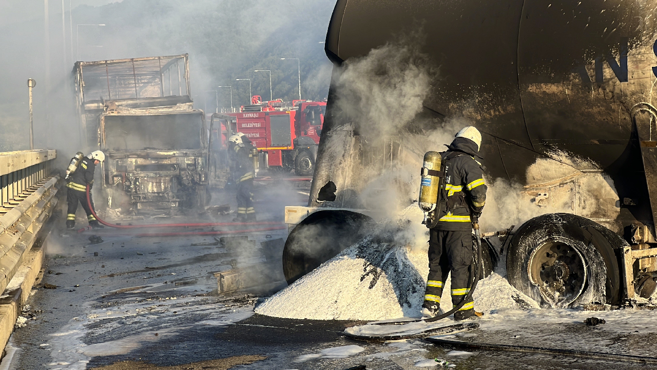 Tanker ile TIR çarpıştı! TEM Otoyolu trafiğe kapandı