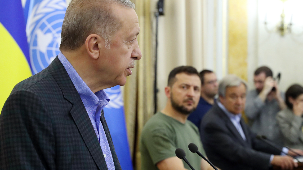 Ukrayna ziyaretini tamamlayan Cumhurbaşkanı Erdoğan yurda döndü