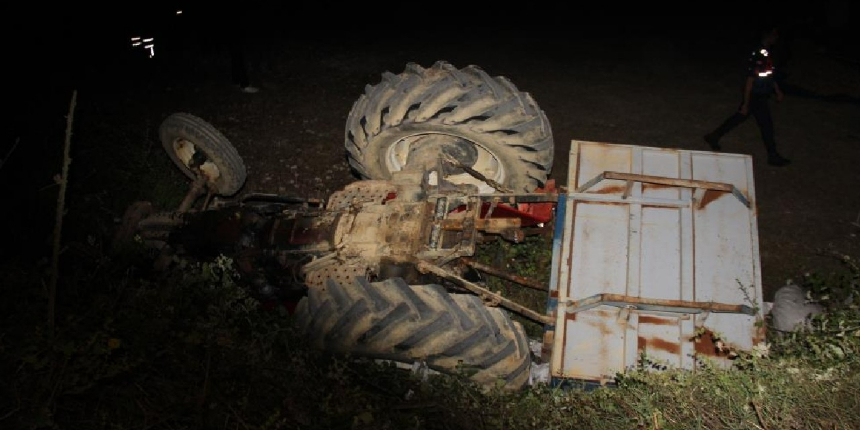 Feci kaza! Evlerine 50 metre kala traktör devrildi: 1 ölü, 3 yaralı