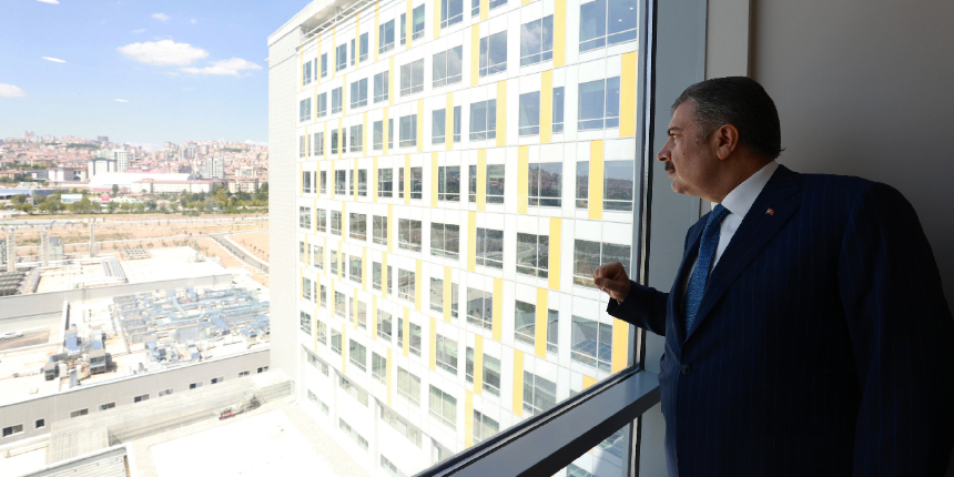 Sağlık Bakanı Koca, Ankara Etlik Şehir Hastanesi'ndeki son hazırlıkları inceledi