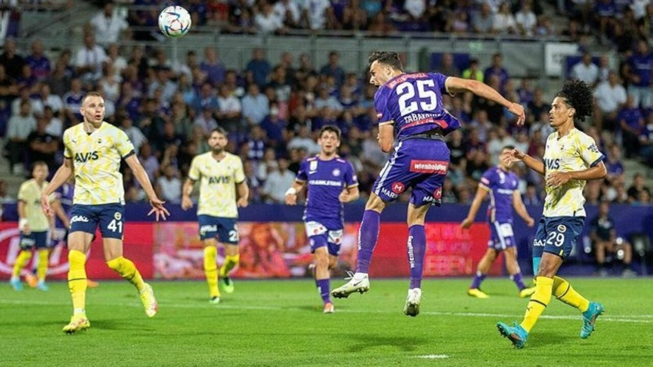 Austria Wien - Fenerbahçe maçında ev sahibi ekip kızardı! İşte o pozisyon...