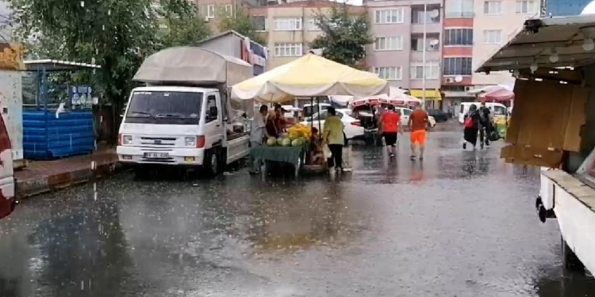 Tekirdağ’da sağanak yağış hayatı olumsuz etkiledi