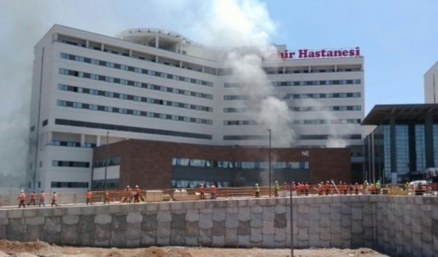 Adana'da şehir hastanesi inşaatında yangın! / VİDEO