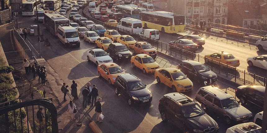Tüm yayalar ve sürücüleri ilgilendiriyor... Trafikte kurallar değişti