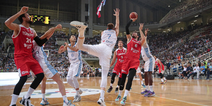 12 Dev Adam komşuya mağlup oldu! Yunanistan'a 89-80'lik skorla kaybetti