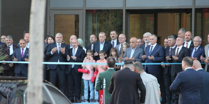 Cumhurbaşkanı Erdoğan, Manisa Büyükşehir Belediyesinin açılışını yaptı!