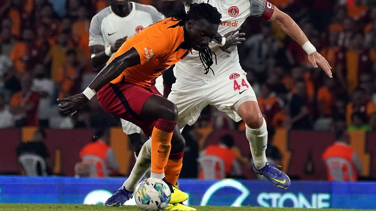 Bafetimbi Gomis maçın ardından açıklamalarda bulundu: Bir aslan, ailesini her zaman korur