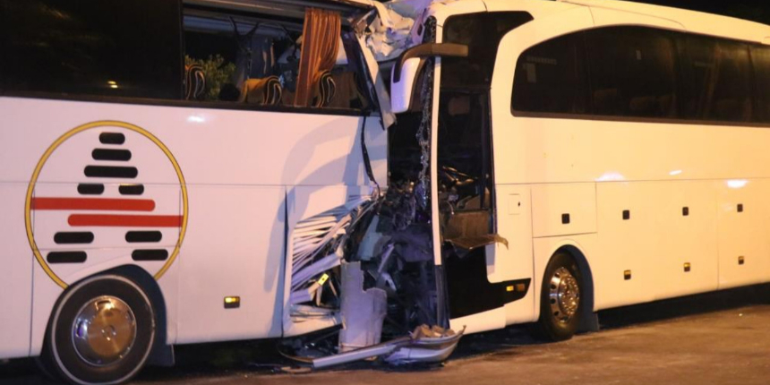 Antalya'da iki yolcu otobüsü çarpıştı! 2'si ağır 25 yaralı var...