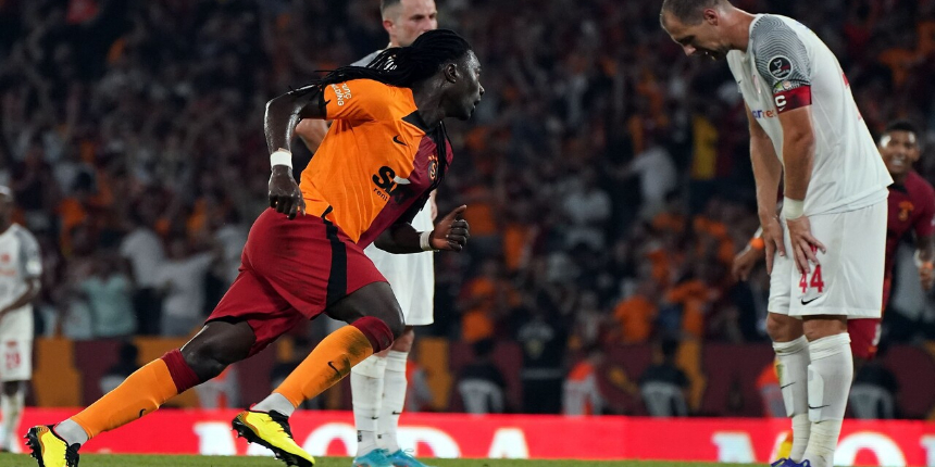Bafetimbi Gomis durmuyor! Yine sonradan girdi yine golünü attı