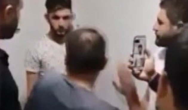 "Kız tavlıyoruz" diye video yayınlayan Suriyeli'yi özür diletip dövdüler! / VİDEO