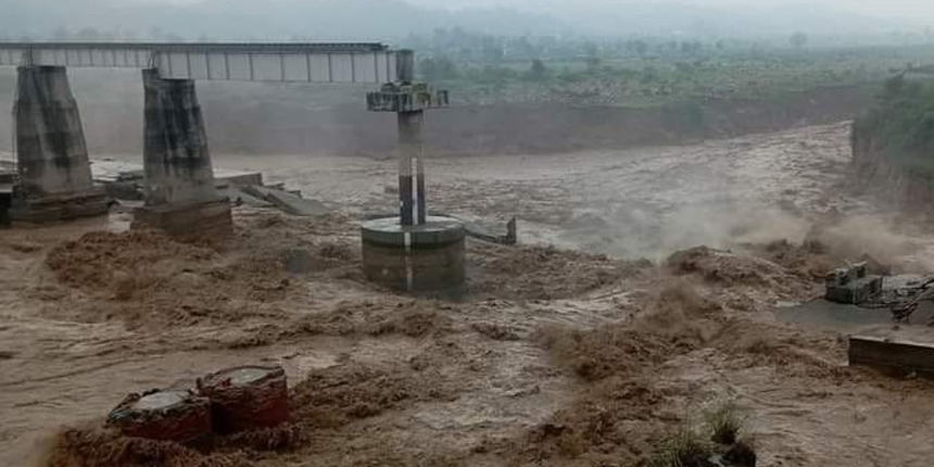 Hindistan'daki selde bilanço artıyor: 22 ölü, 8 kayıp