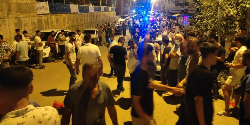 Freni patlayan tır, önce araçlara sonra kalabalığın arasına daldı: Ölü ve yaralılar var!