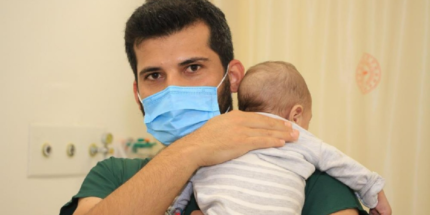 Eşini bıçaklayıp bebeğini kaçırdı, çok ağlayınca hastaneye bırakıp kaçtı