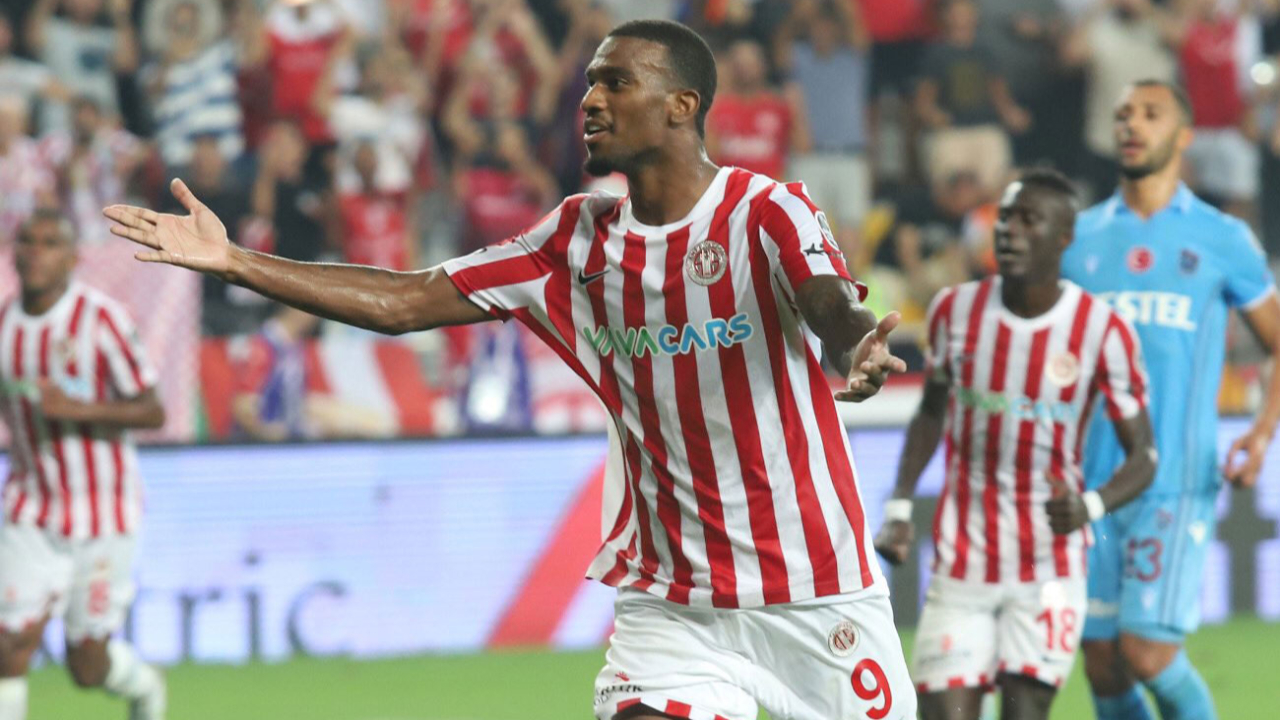 Antalyasporlu futbolcu Haji Wright, performansına kaldığı yerden devam ediyor