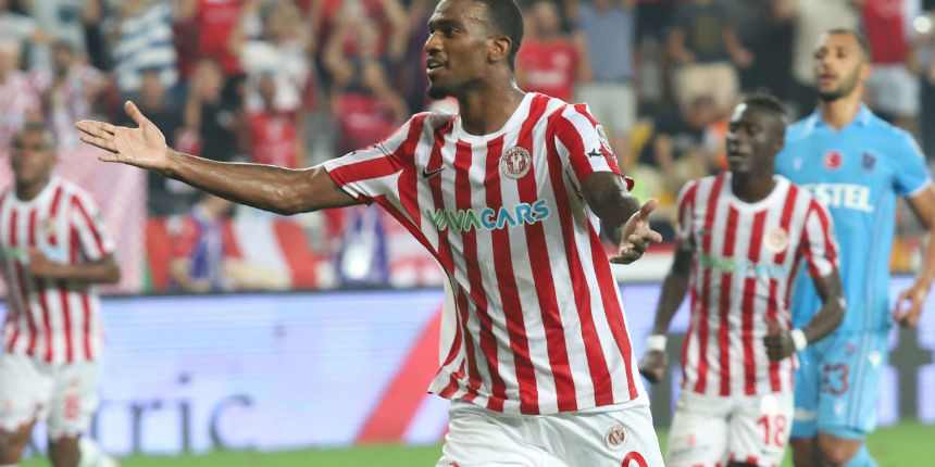 Antalyasporlu futbolcu Haji Wright, performansına kaldığı yerden devam ediyor