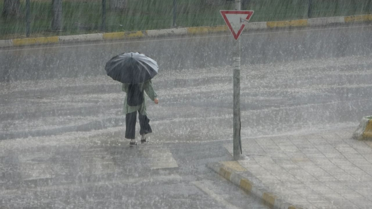 Meteorolojiden Edirne ve Kırklareli çevresi için kuvvetli yağış uyarısı