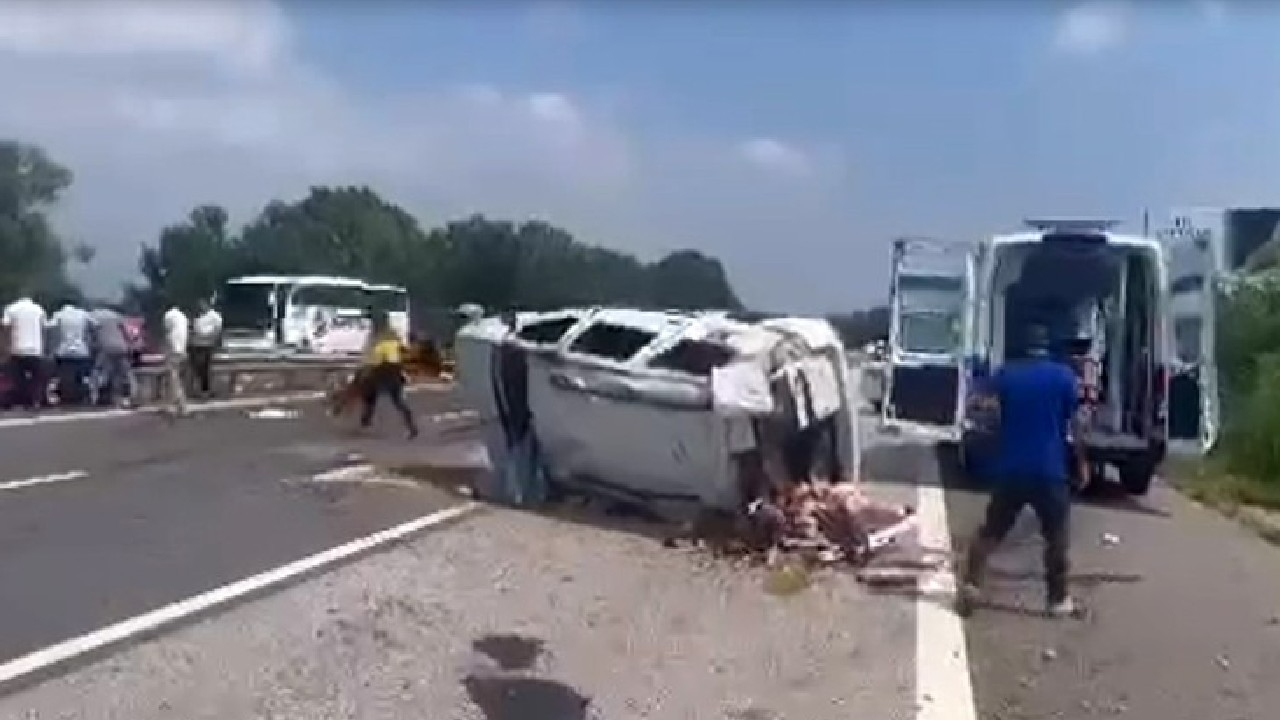 TEM'de otomobil takla attı: Yaralılar var