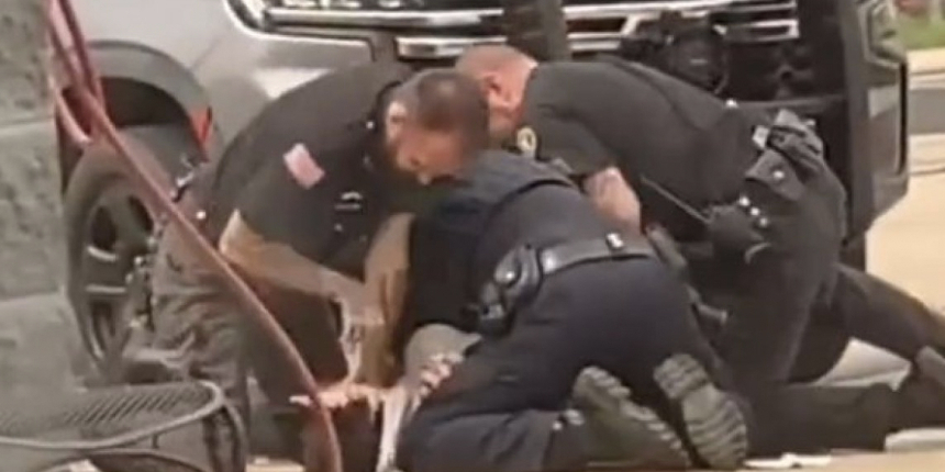 ABD polisinden yine skandal görüntüler geldi: şüpheliyi yere yatırıp öldüresiye dövdüler