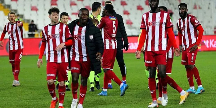 Beşiktaş'ın yeni orta sahası imzaya geliyor! İşte genç oyuncunun sözleşme detayları