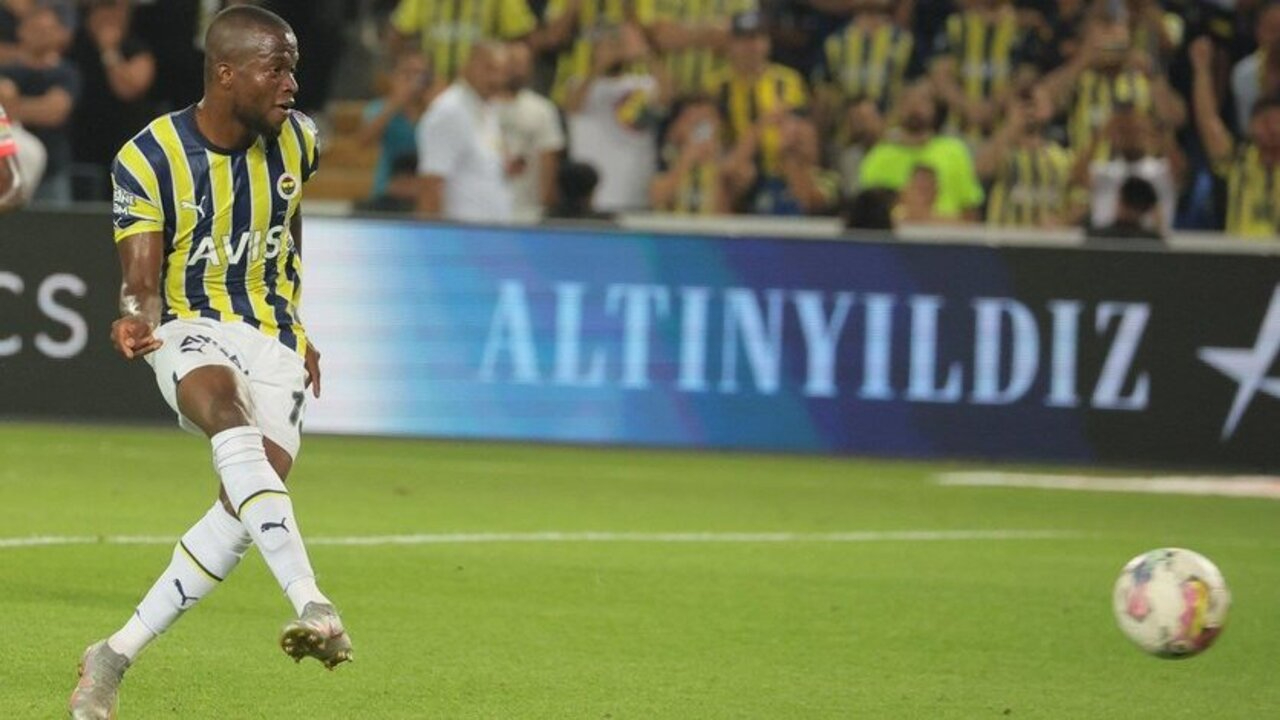 Fenerbahçe - Adana Demirspor maçında penaltı var, gol var! İşte o pozisyon...