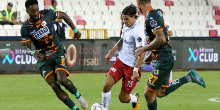 Alanyaspor son dakika da puanı kaptı! Sivasspor deplasmanında 1-1 berabere kaldı