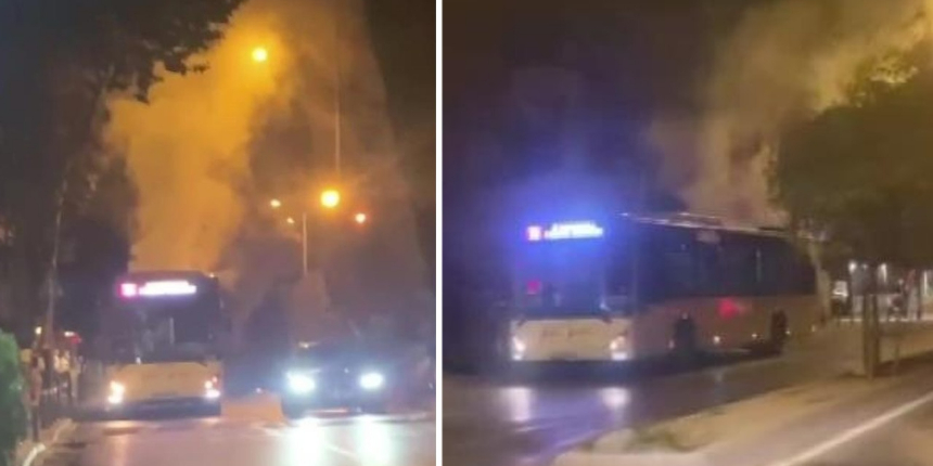 Pendik’te arkasından dumanlar yükselen İETT otobüsü yolda kaldı