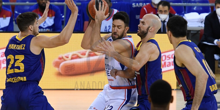 Fenerbahçe, Barcelona'da oynayan oyuncunun transferini resmen açıkladı