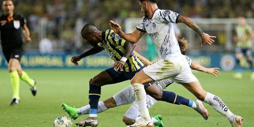 Fenerbahçe - Adana Demirspor maçında Rakitskiy'e kırmızı kart! İşte yaşanılan o pozisyon...