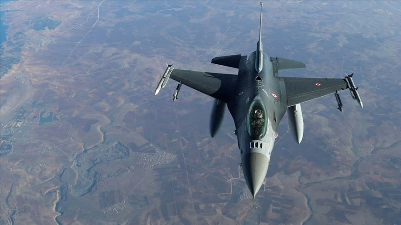 Türk F-16'larına Yunan uçaklarından taciz!