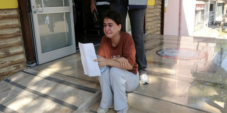 'Annem babam vefat etti' diyerek yürekleri dağlamıştı! Ayşe üniversiteli oldu