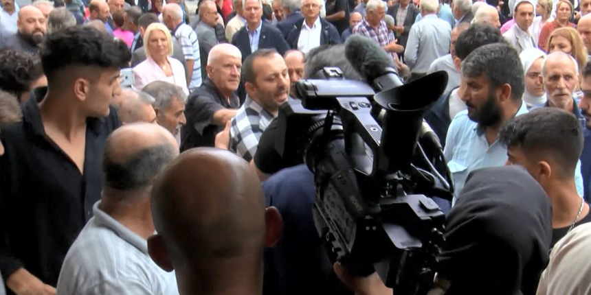 Akşener'in esnaf ziyaretinde gergin anlar: Bir kişi Akşener'e böyle tepki gösterdi