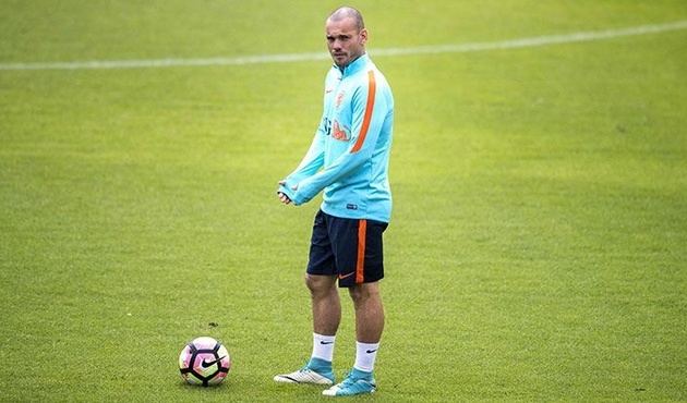 Wesley Sneijder'e İtalya'dan sürpriz talip!
