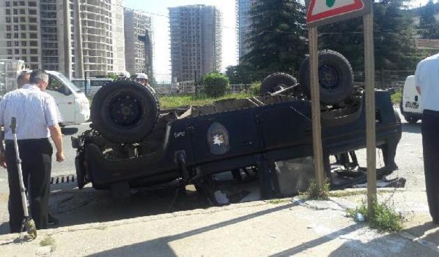 Trabzon'da polis aracı devrildi: 7 polis yaralandı