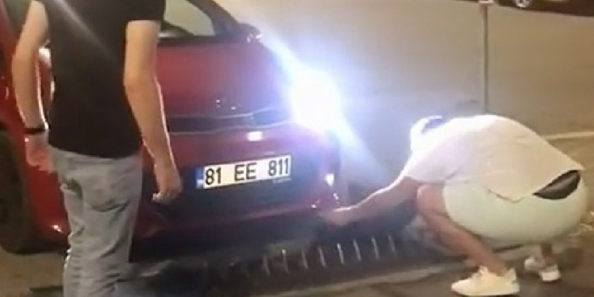 Kapanın üzerine paspas koyup geçti, ehliyetine el konuldu!