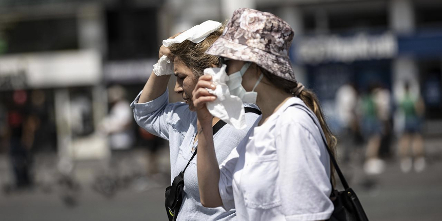 İstanbul ağustos ayında kavruldu: Hissedilen sıcaklık 44 dereceyi buldu