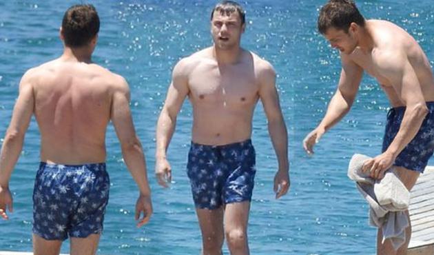 'Söz'ün yıldızı Tolga Sarıtaş tatilde!