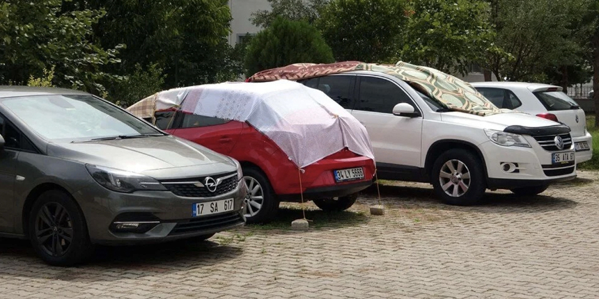 Beklenen yağışa karşı Çanakkale'de teyakkuz başladı: Doluya karşı araçlarını böyle korumaya çalıştı