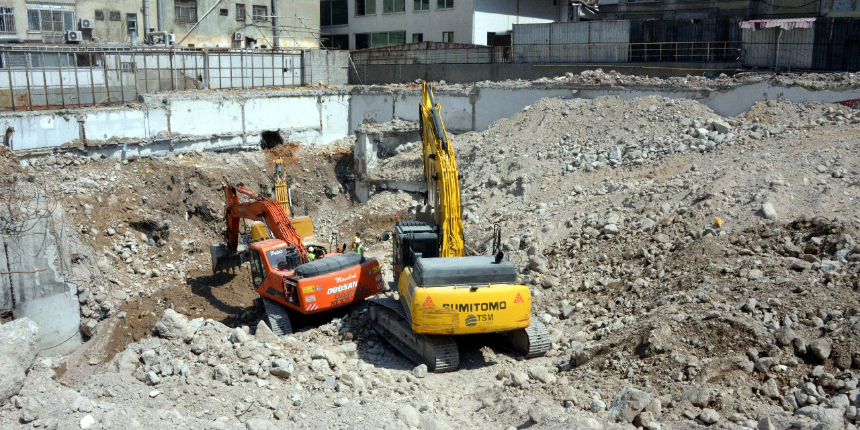 'Dünyanın en saçma binası'nın geciken yıkımına para cezası!