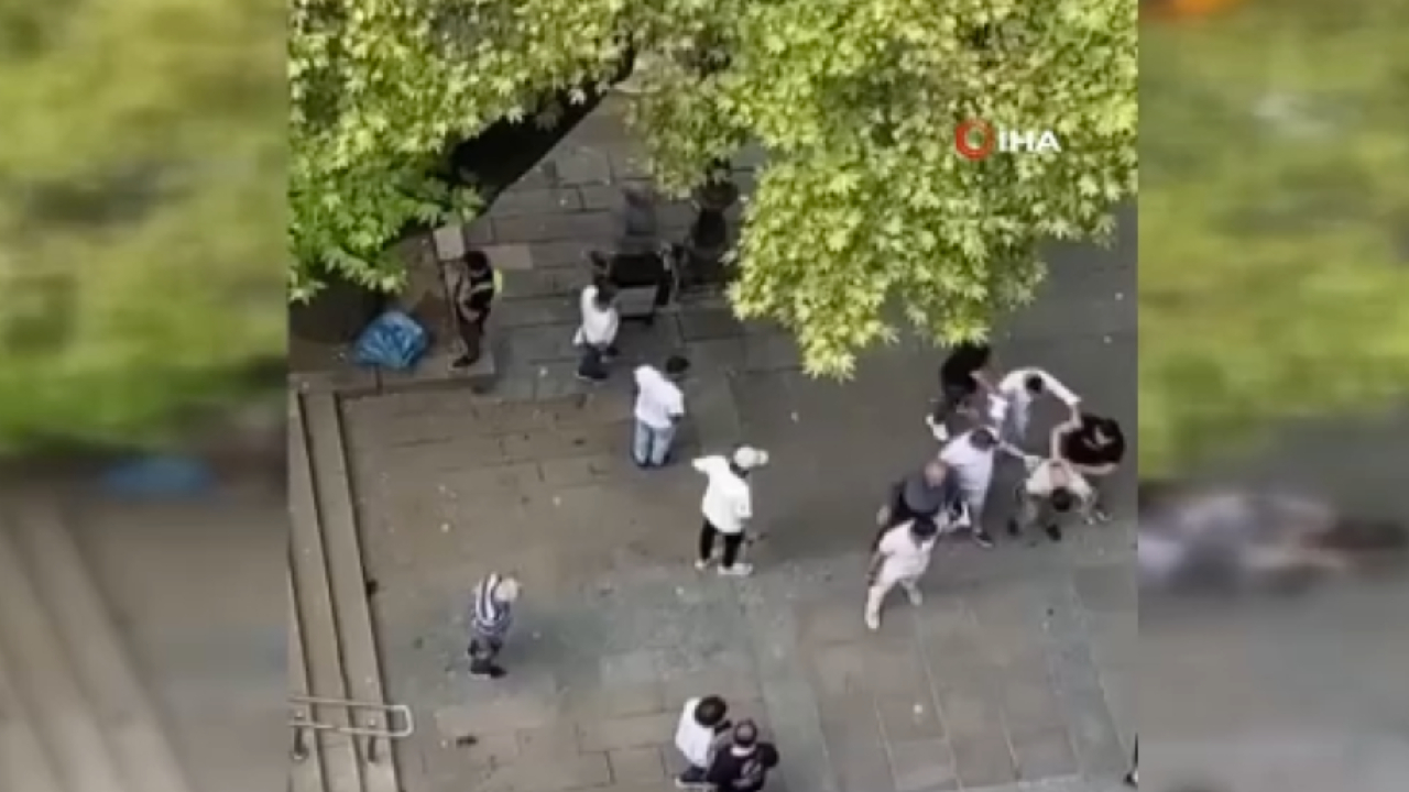 Ankara’da taciz iddiası! Tekme tokat dövülen şüpheliyi polis kurtardı