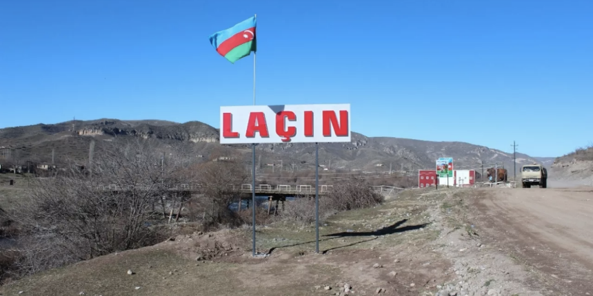 İlham Aliyev duyurdu: Azerbaycan ordusu Laçın'a girdi